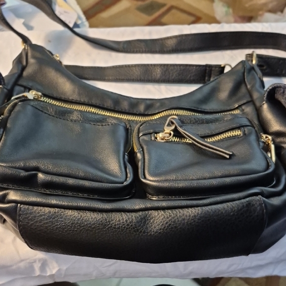 unknown Handbags - Elegant Black Shoulder Bag with lots of pockets